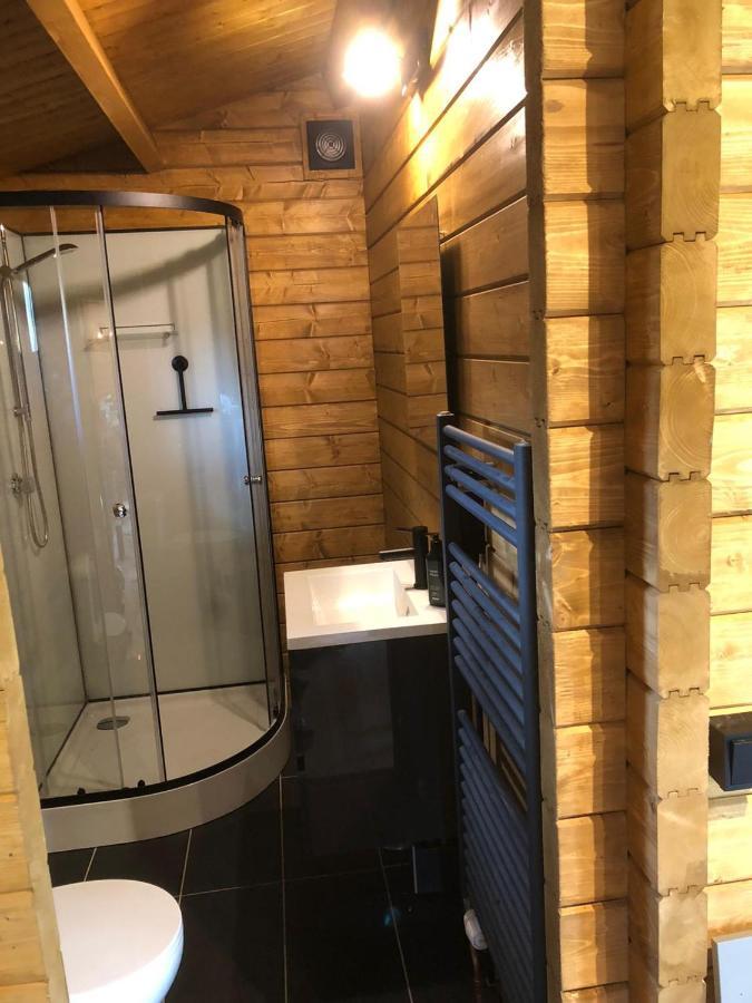 הוילה פוטן 3 Slaapkamer Blokhut Met Opgemaakte Bedden מראה חיצוני תמונה