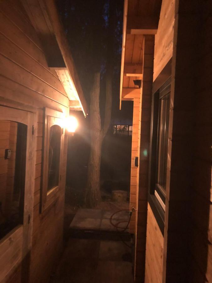 הוילה פוטן 3 Slaapkamer Blokhut Met Opgemaakte Bedden מראה חיצוני תמונה